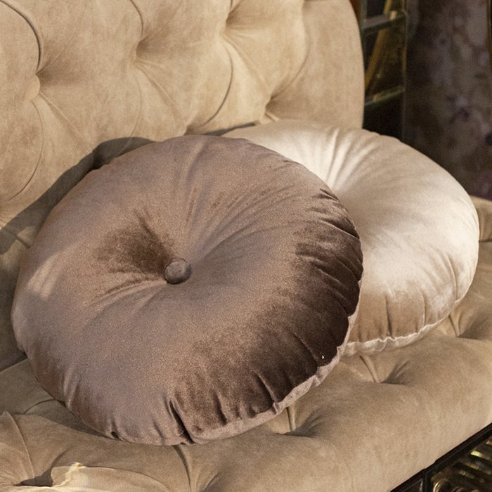 Подушка декоративная Вельвет коричневого цвета - купить Декоративные подушки по цене 1417.0