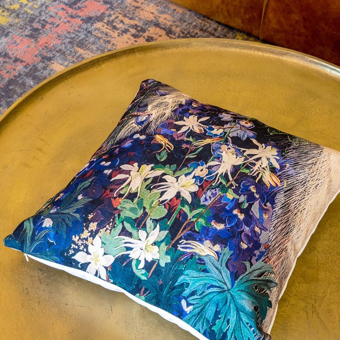 Интерьерная подушка Королевский ирис версия 2 - лучшие Декоративные подушки в INMYROOM