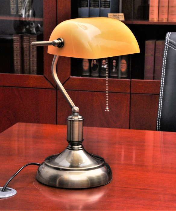 Настольная лампа  Banker с плафоном янтарного цвета  - купить Настольные лампы по цене 6500.0