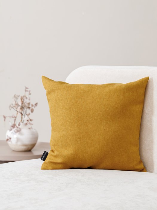 Декоративная подушка желтого цвета - лучшие Декоративные подушки в INMYROOM