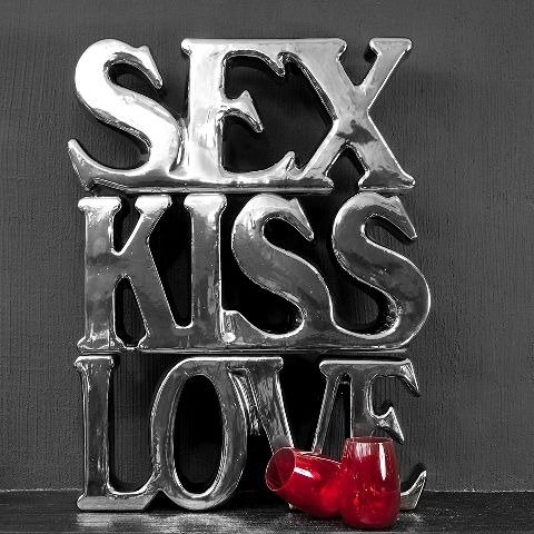 Kiss Sex Love надписи