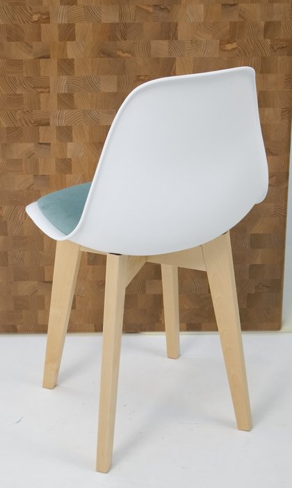 Стул Сашш бело-бирюзового цвета с бежевыми ножками - купить Обеденные стулья по цене 4490.0