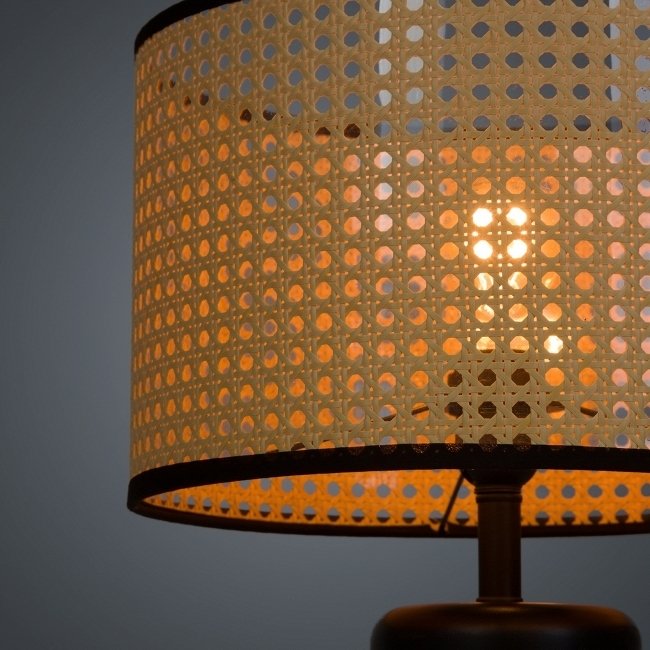 Настольный светильник Grid с абажуром из ротанга - лучшие Настольные лампы в INMYROOM