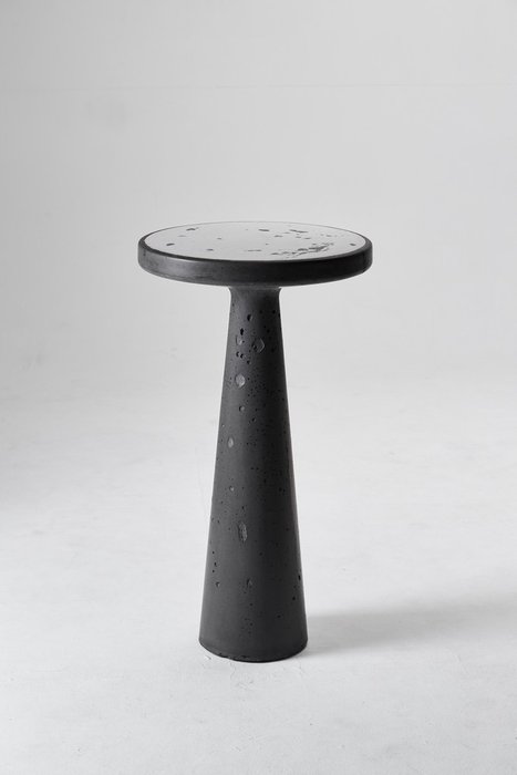 Стол кофейный Introvert тёмно-серого цвета