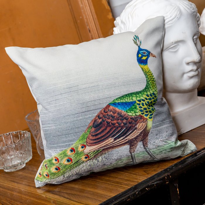 Интерьерная подушка Величественно окрашенный портрет павлина (версия 5) - лучшие Декоративные подушки в INMYROOM