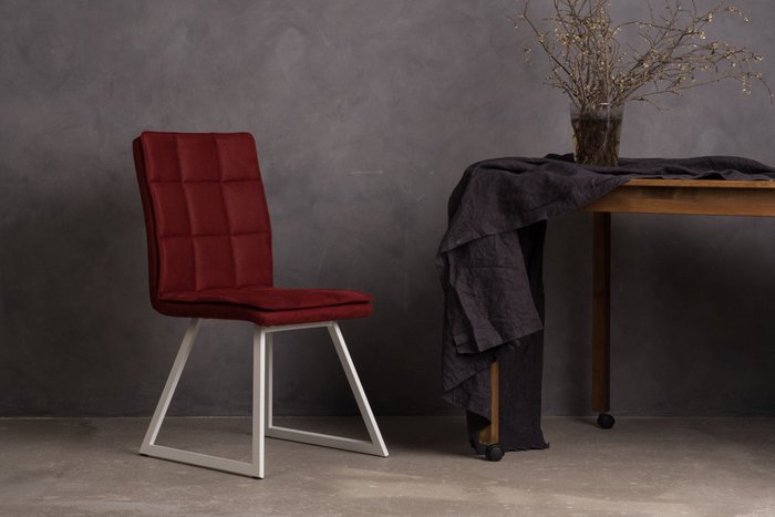 Стул с поворотным механизмом Gidor бордового цвета  - купить Обеденные стулья по цене 11100.0