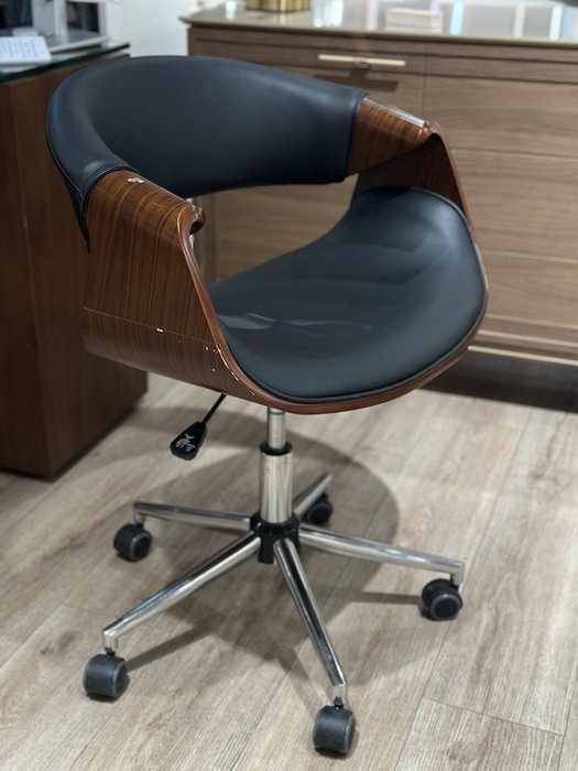 Офисное кресло Bend черно-коричневого цвета - купить Офисные кресла по цене 2673