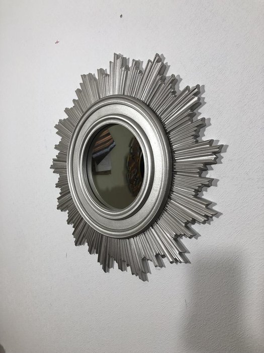 Настенное зеркало Estepona серебристого цвета - лучшие Настенные зеркала в INMYROOM