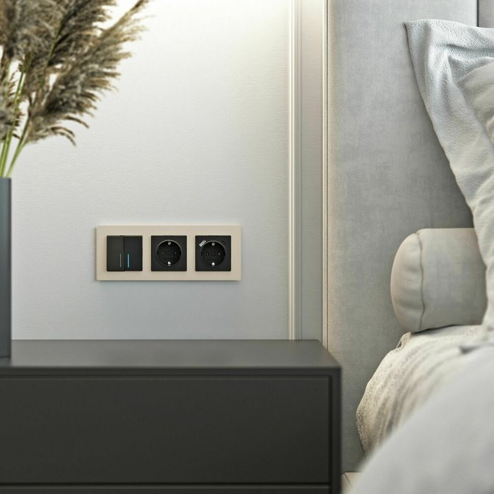Рамка из стекла на 3 поста Senso шампань soft-touch W0033111 - купить Розетки по цене 8060.0 Рамка из стекла на 3 поста Senso шампань soft-touch W0033111 - купить Розетки по цене 8060.0