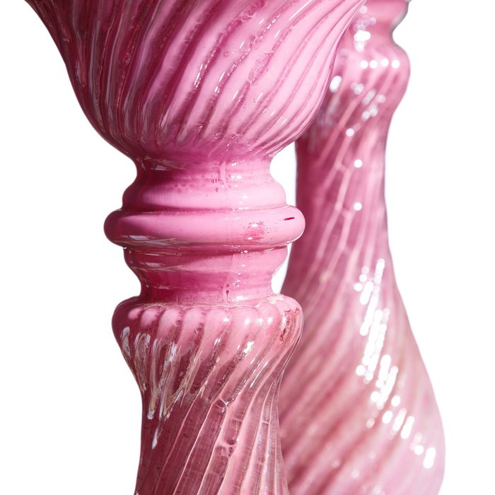 Стеклянный подсвечник розового цвета - лучшие Подсвечники в INMYROOM