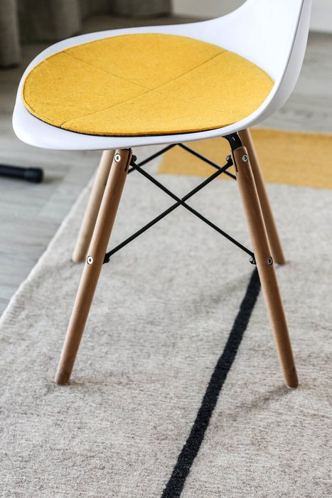 Сидушка на стул желтого цвета - лучшие Декоративные подушки в INMYROOM