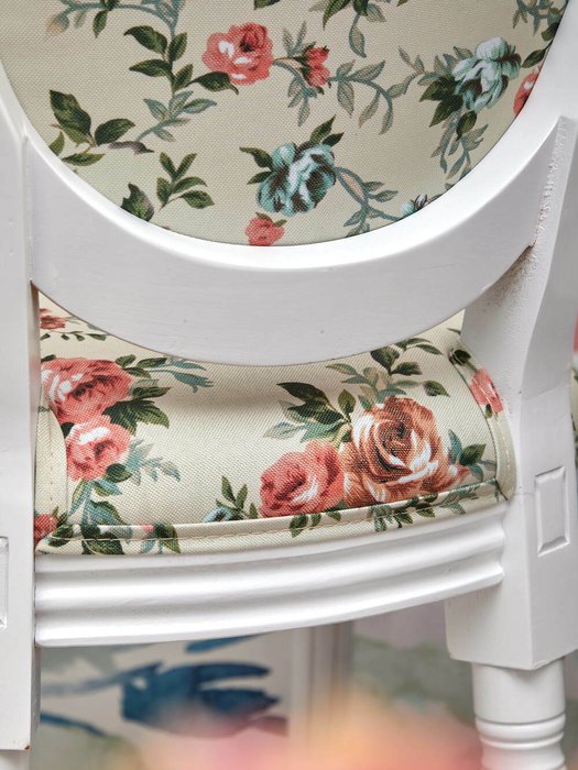 Стул Розы бежево-белого цвета - лучшие Обеденные стулья в INMYROOM