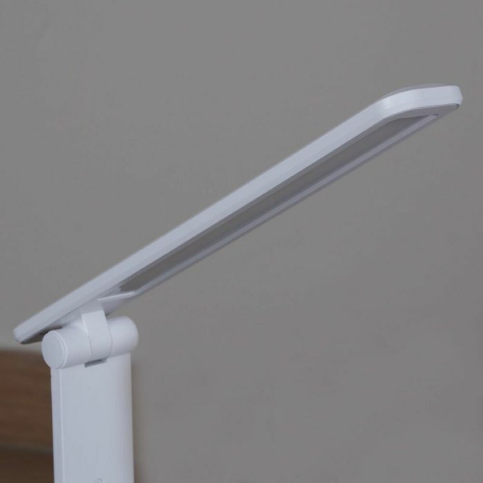 Настольная лампа 00623-0.7-01 WT (пластик, цвет белый) - купить Рабочие лампы по цене 2310.0