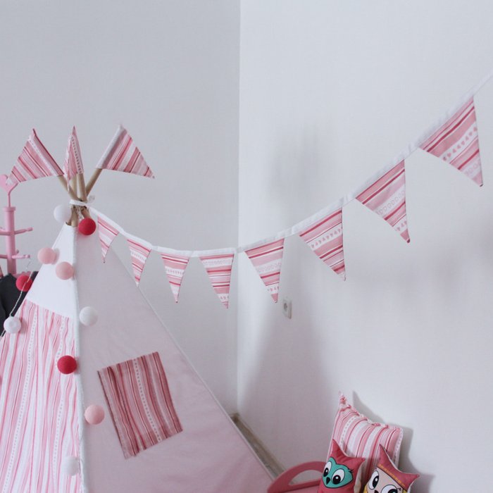 Гирлянда из флажков "Pink Stripes" - лучшие Аксессуары и текстиль для игровых домиков в INMYROOM