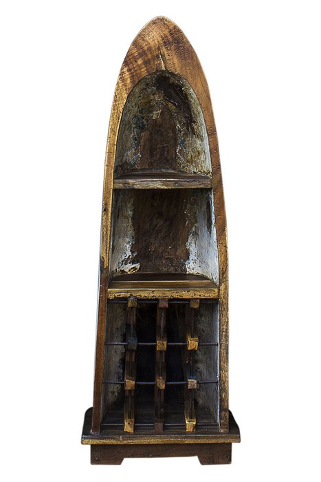 Винный шкаф Одиссей из старой рыбацкой лодки