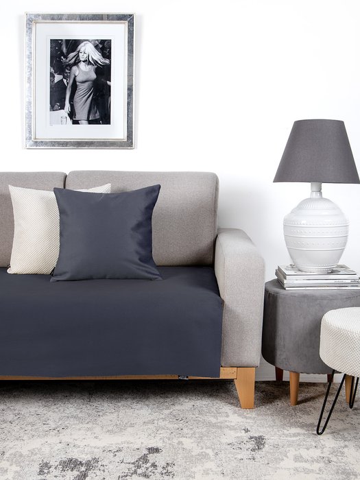 Декоративная подушка Tudor Midnight темно-синего цвета - купить Декоративные подушки по цене 865.0