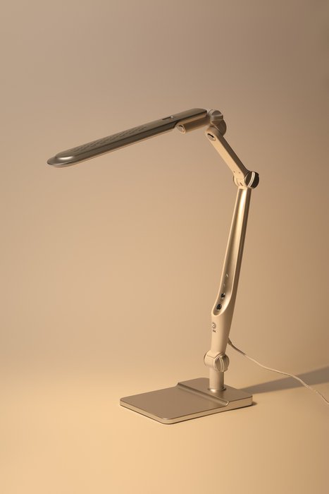 Настольная лампа NLED-497 Б0052772 (пластик, цвет серебро) - лучшие Рабочие лампы в INMYROOM