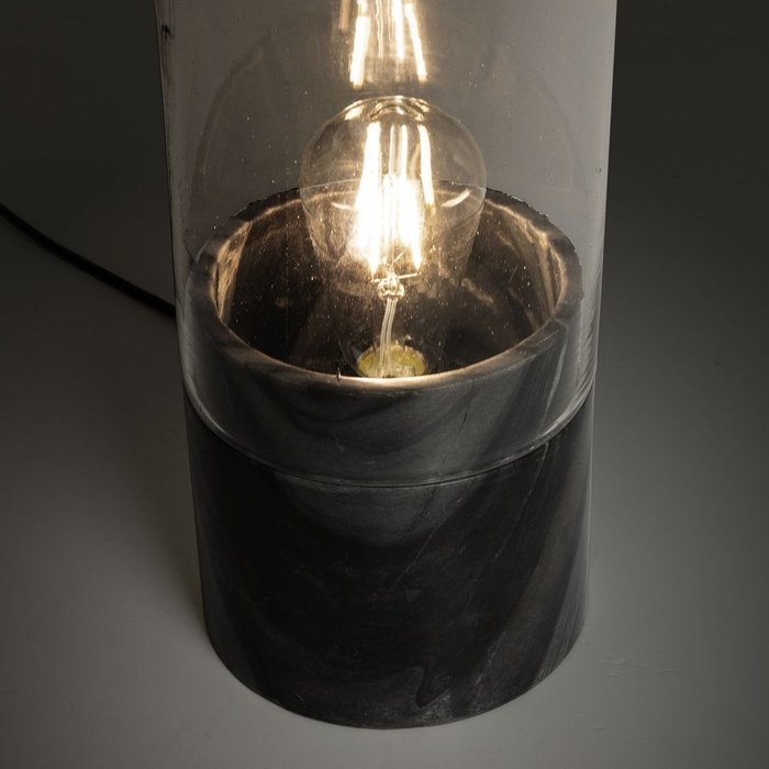 Настольная лампа Blomst из мрамора черного цвета - лучшие Настольные лампы в INMYROOM