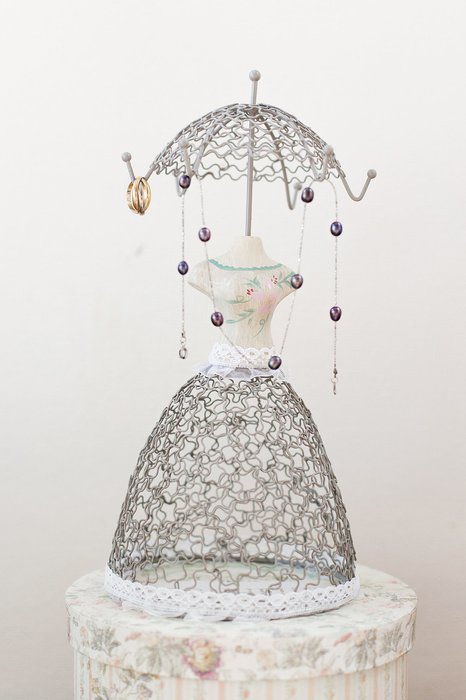 Манекен Дама с зонтиком серого цвета - купить Декоративные предметы по цене 1750.0