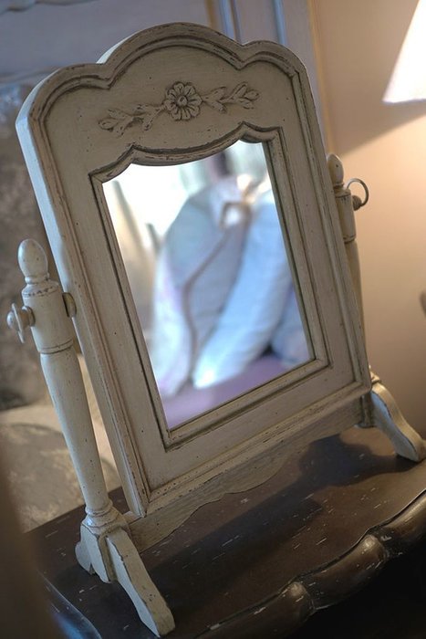 Зеркало малое настольное Поместье на подставке - лучшие Настольные зеркала в INMYROOM