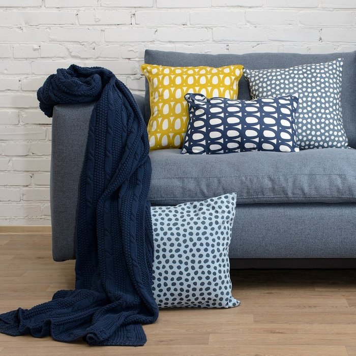 Чехол для подушки с двустронним принтом Twirl темно-синего цвета и декоративной окантовкой - купить Чехлы для подушек по цене 1190.0