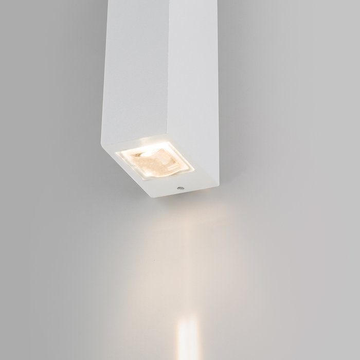 Уличный настенный светодиодный светильник Blaze белого цвета - лучшие Настенные уличные светильники в INMYROOM