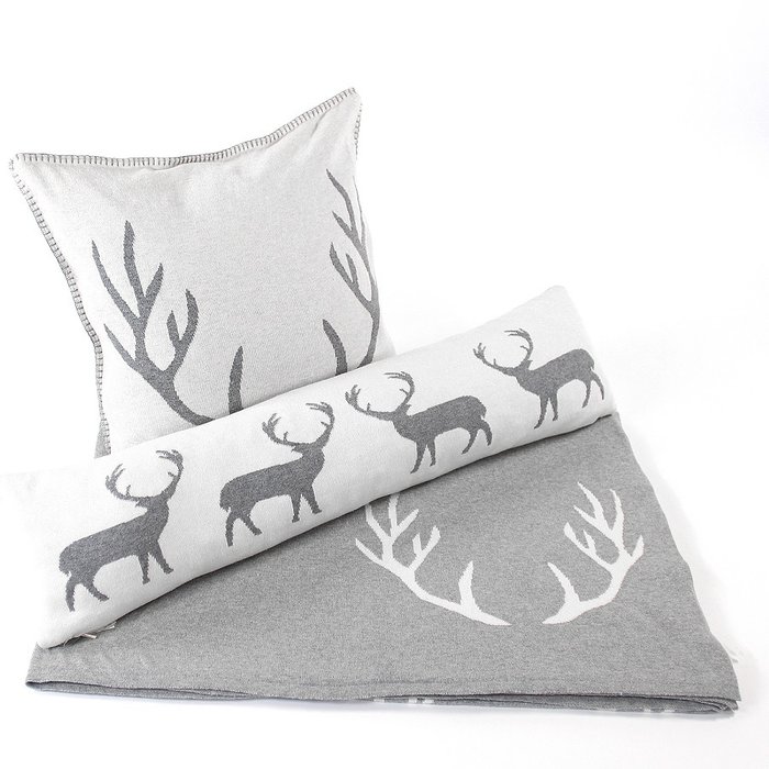 Подушка с орнаментом deer из хлопка - лучшие Декоративные подушки в INMYROOM