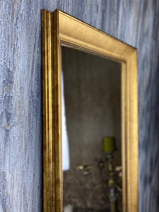 Напольное зеркало Francesco в раме золотистого цвета - лучшие Напольные зеркала в INMYROOM