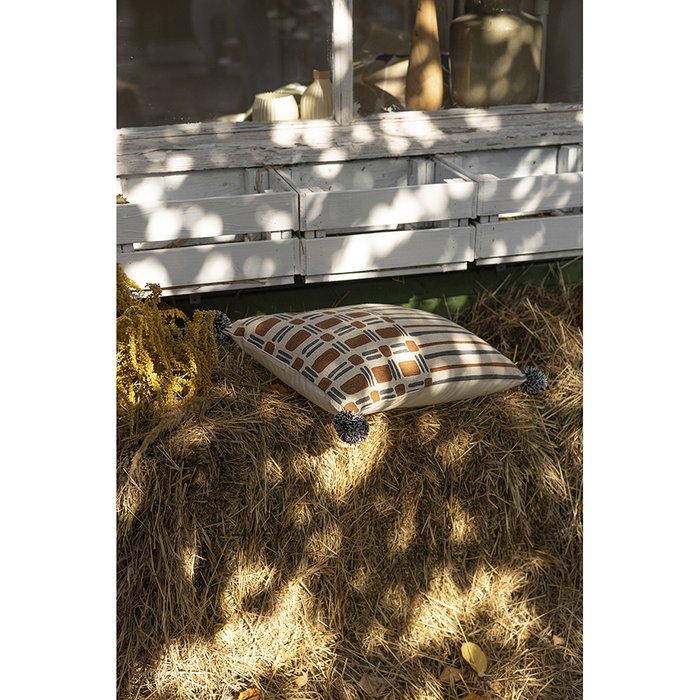 Подушка декоративная Abstract play 30х45 бежевого цвета - лучшие Декоративные подушки в INMYROOM