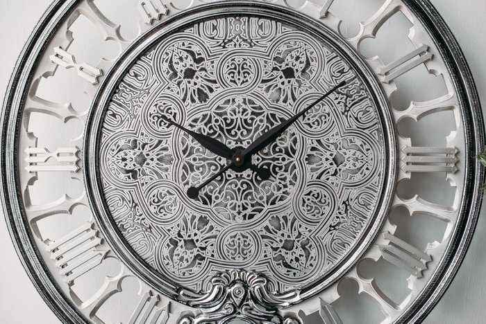 Настенные часы Fago серебристого цвета - лучшие Часы в INMYROOM
