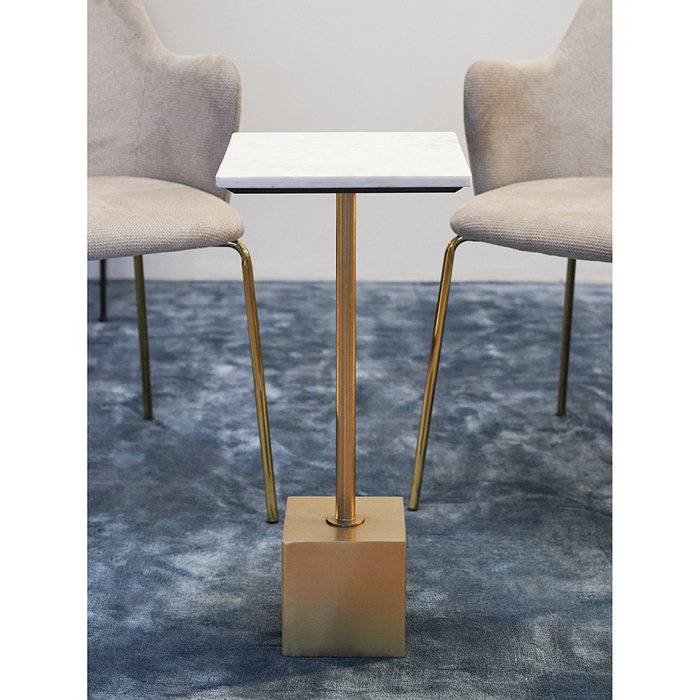 Столик приставной Svein бело-золтого цвета - лучшие Кофейные столики в INMYROOM
