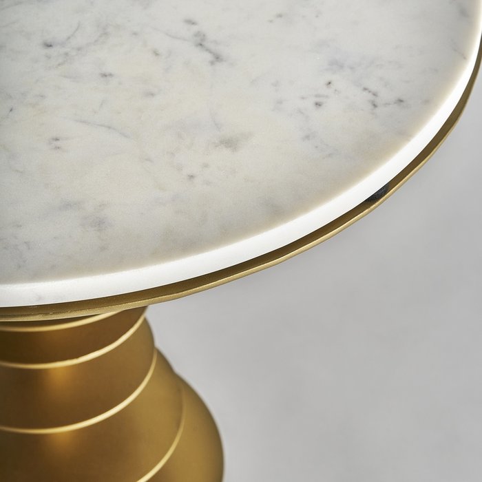 Приставной столик Lauw бело-золотого цвета - лучшие Журнальные столики в INMYROOM