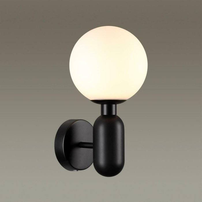 Настенный светильник Okia черно-белого цвета - лучшие Бра и настенные светильники в INMYROOM