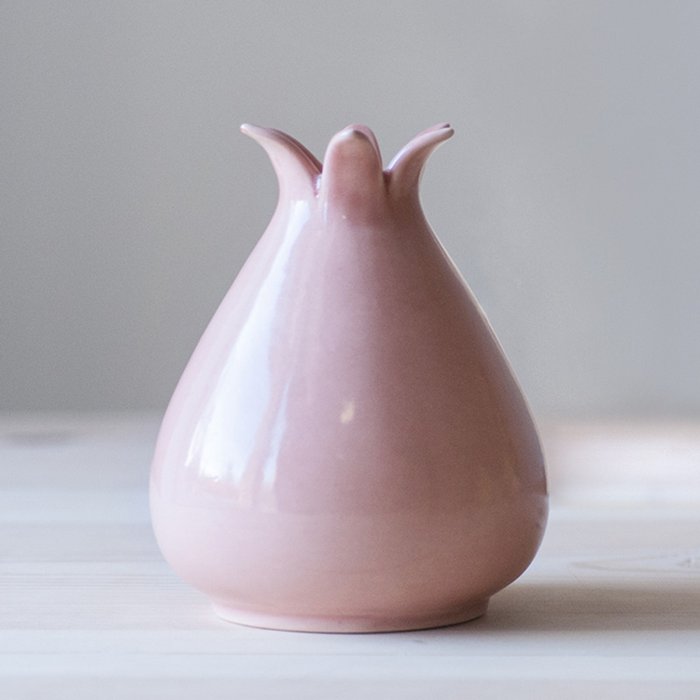 Керамическая ваза Pinky розового цвета