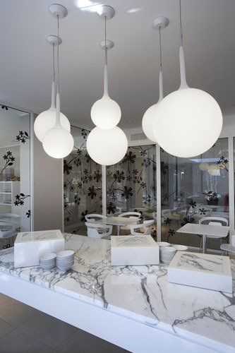 Подвесной светильник Artemide Castore с плафоном из белого стекла  - купить Подвесные светильники по цене 34860.0