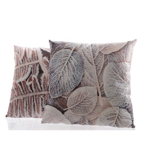 Вельветовая подушка с принтом из листьев