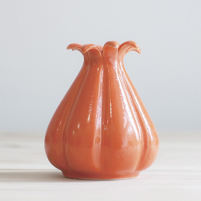 Керамическая ваза Flower оранжевого цвета