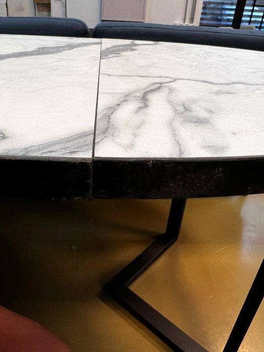 Стол раздвижной с белой столешницей - лучшие Обеденные столы в INMYROOM