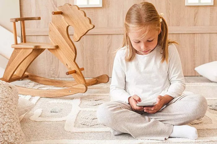 Ковер детский Games 120х180 бежевого цвета - лучшие Ковры в INMYROOM