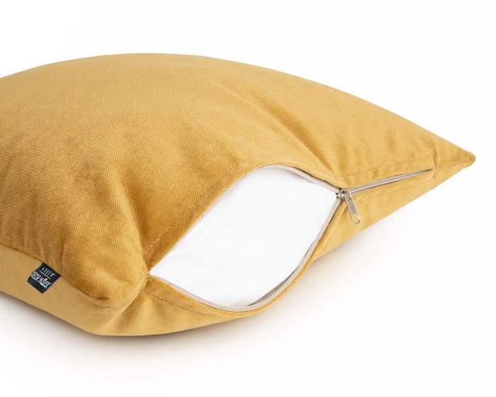 Декоративная подушка Lecco gold золотого цвета - купить Декоративные подушки по цене 1300.0