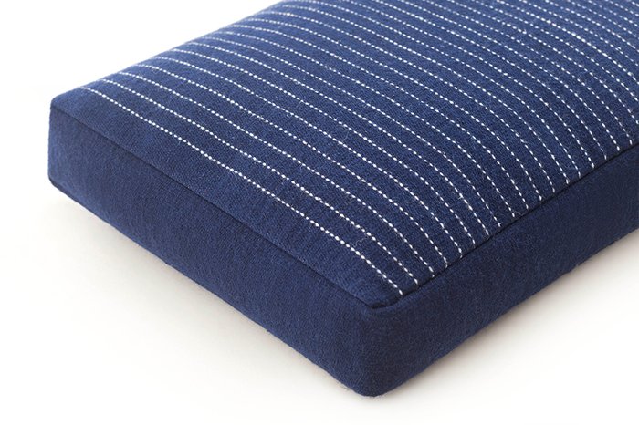 Подушка lan Indigo синего цвета - купить Декоративные подушки по цене 16990.0