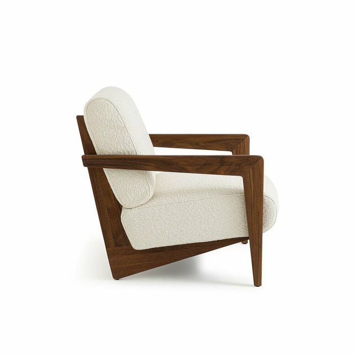 Кресло из массива ореха и буклированной ткани Izag бежевого цвета - лучшие Интерьерные кресла в INMYROOM