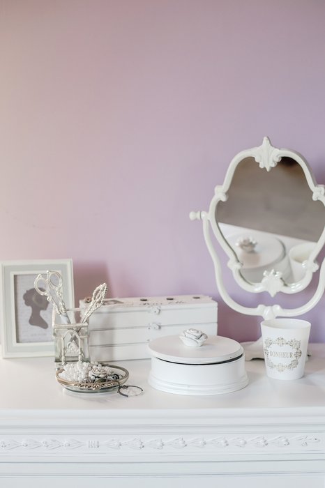 Зеркало настольное Кокетка белого цвета - купить Настольные зеркала по цене 7750.0