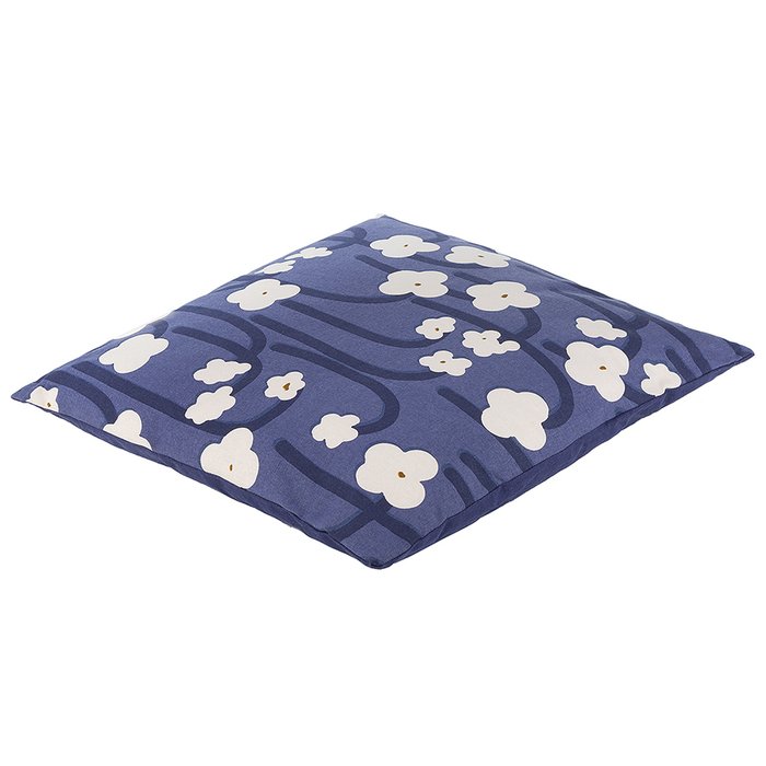 Подушка декоративная с принтом Полярный цветок 45х45 фиолетового цвета - лучшие Декоративные подушки в INMYROOM