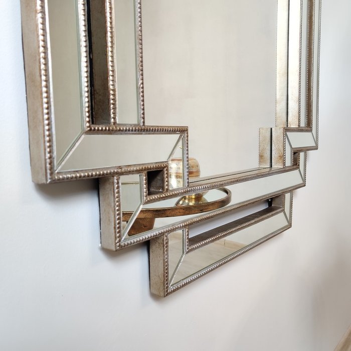 Настенное зеркало Caseus 70x110 в раме золотого цвета - лучшие Настенные зеркала в INMYROOM
