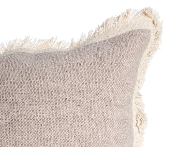 Декоративная подушка бежевого цвета - купить Декоративные подушки по цене 3280.0