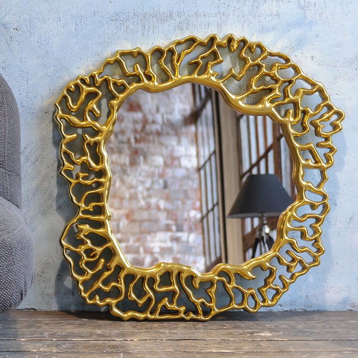Дизайнерское настенное зеркало Каллисто в золотистой раме - лучшие Настенные зеркала в INMYROOM