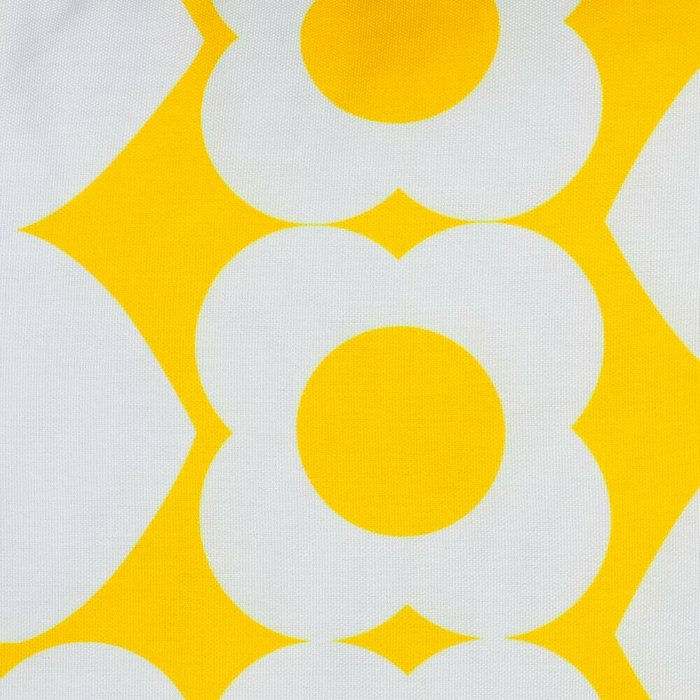 Декоративная подушка Tsunan 45х45 желто-белого цвета - лучшие Декоративные подушки в INMYROOM