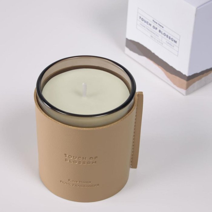 Свеча ароматическая Touch of Blossom светло-коричневого цвета - купить Свечи по цене 2790.0