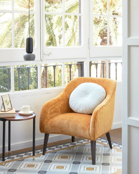 Кресло Lobby горчичного цвета на деревянных ножках - купить Интерьерные кресла по цене 93990.0